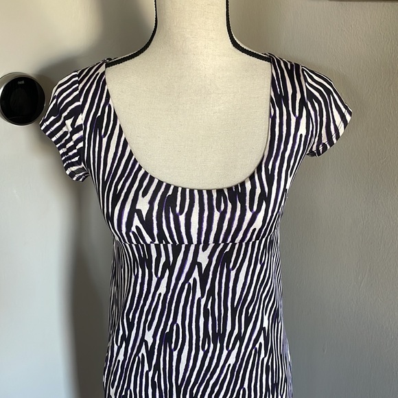 DIANE von Furstenberg 100% silk dress like new - Picture 3 of 11